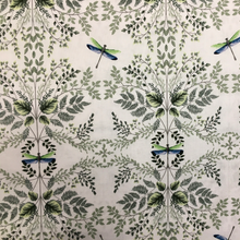 Lade das Bild in den Galerie-Viewer, Reststück 75cm: Gütermann NATURAL BEAUTY Collection Libelle Motiv Baumwollstoff weiß
