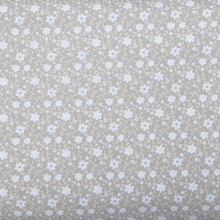 Lade das Bild in den Galerie-Viewer, Streublumen Motiv Baumwollstoff in beige/weiß