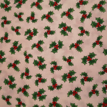 Lade das Bild in den Galerie-Viewer, Zweigart Stechpalme Motiv Baumwollstoff in weiß/grün/rot