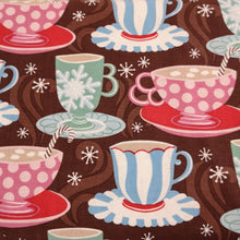 Lade das Bild in den Galerie-Viewer, Zweigart Tassen Motiv Baumwollstoff in braun/bunt
