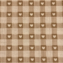 Lade das Bild in den Galerie-Viewer, Zweigart Karo-Herz Motiv Baumwollstoff