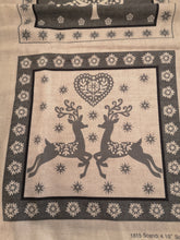 Lade das Bild in den Galerie-Viewer, Zweigart Skandinavisches Weihnachts-Panel in weiß/grau