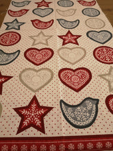 Lade das Bild in den Galerie-Viewer, Zweigart Skandinavische Weihnachtsmotive Baumwollstoff in natur/bunt