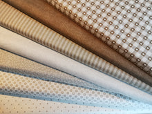 Lade das Bild in den Galerie-Viewer, Zweigart Karo-Herz Motiv Baumwollstoff