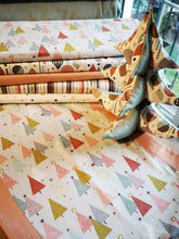 Lade das Bild in den Galerie-Viewer, Zweigart Sternenmix Motiv Baumwollstoff in weiß/bunt