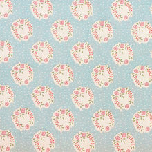 Lade das Bild in den Galerie-Viewer, Gütermann WITH LOVE Collection Blumenkranz Motiv Baumwollstoff