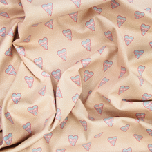 Lade das Bild in den Galerie-Viewer, Gütermann WITH LOVE Collection Herz mit Schleife Motiv Baumwollstoff