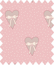 Lade das Bild in den Galerie-Viewer, Gütermann WITH LOVE Collection Herz mit Schleife Motiv Baumwollstoff