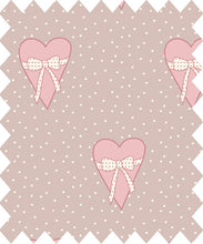 Lade das Bild in den Galerie-Viewer, Gütermann WITH LOVE Collection Herz mit Schleife Motiv Baumwollstoff
