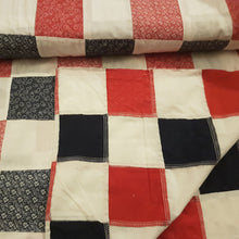 Lade das Bild in den Galerie-Viewer, Ornament Patchwork Baumwollstoff in blau/rot/weiß