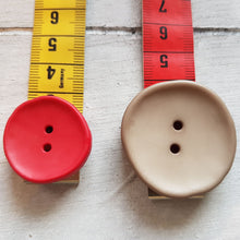Lade das Bild in den Galerie-Viewer, Knopf aus Kunststoff (3,0cm oder 4,0cm) rund rustik