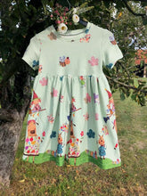 Lade das Bild in den Galerie-Viewer, Stenzo Blumenwiese Motiv Jersey in hellgrün/bunt