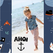 Lade das Bild in den Galerie-Viewer, Piraten Motiv Jersey in blau/bunt