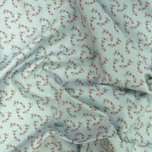 Lade das Bild in den Galerie-Viewer, Gütermann WITH LOVE Collection Blumenranke Motiv Baumwollstoff