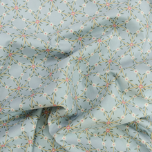 Lade das Bild in den Galerie-Viewer, Gütermann WITH LOVE Collection Blumenmuster Motiv Baumwollstoff