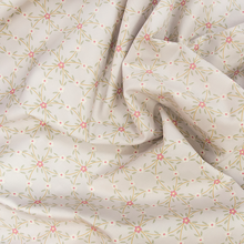 Lade das Bild in den Galerie-Viewer, Gütermann WITH LOVE Collection Blumenmuster Motiv Baumwollstoff