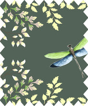 Lade das Bild in den Galerie-Viewer, Reststück 90cm: Gütermann NATURAL BEAUTY Collection Libelle Motiv Baumwollstoff grün
