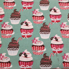Lade das Bild in den Galerie-Viewer, Zweigart Cupcake Motiv Baumwollstoff in grün/bunt
