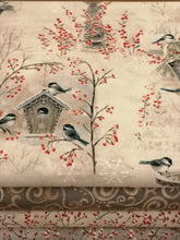 Lade das Bild in den Galerie-Viewer, Zweigart Wintervogel Motiv Baumwollstoff in natur/rot
