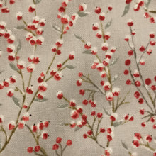 Lade das Bild in den Galerie-Viewer, Zweigart Winterbeere Motiv Baumwollstoff
