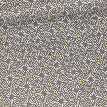Lade das Bild in den Galerie-Viewer, Gütermann NATURAL BEAUTY Collection geometrische Blumen Motiv Baumwollstoff
