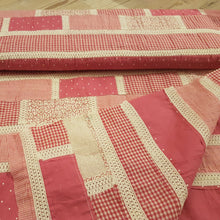 Lade das Bild in den Galerie-Viewer, Spitzen Patchwork Baumwollstoff in rosa/pink/weiß

