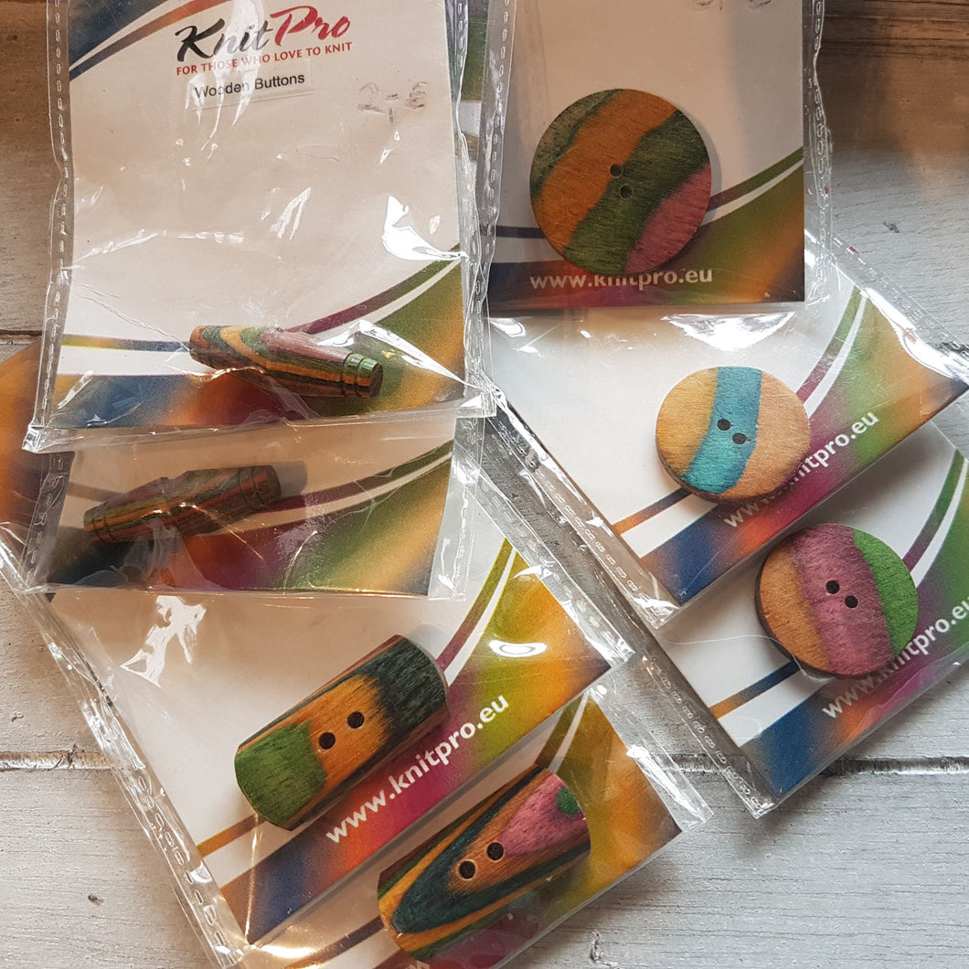 Knopf aus Holz verschiedene Größen und Formen bunt gestreift