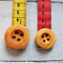 Lade das Bild in den Galerie-Viewer, Knopf aus Holz (2,5cm oder 3,0cm) rund in naturfarben
