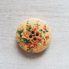 Lade das Bild in den Galerie-Viewer, Knopf aus Holz (3,4cm) rund Rosenprint in natur/rosa/grün
