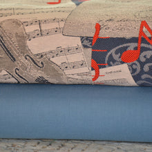 Lade das Bild in den Galerie-Viewer, Musik Motiv dicker Webstoff in grau/blau/rot
